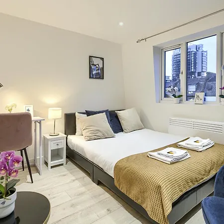 The Finsbury Deluxe Apartments London Room photo