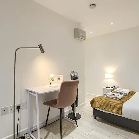 The Finsbury Deluxe Apartments London Room photo