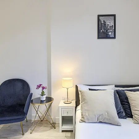 The Finsbury Deluxe Apartments London Room photo