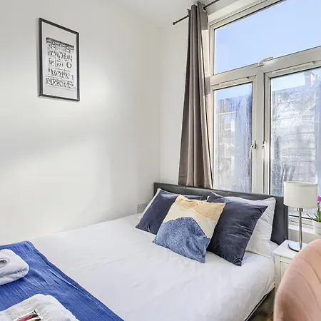 The Finsbury Deluxe Apartments London Room photo