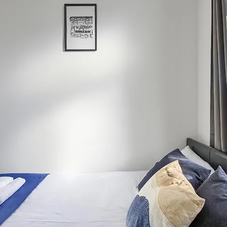 The Finsbury Deluxe Apartments London Room photo