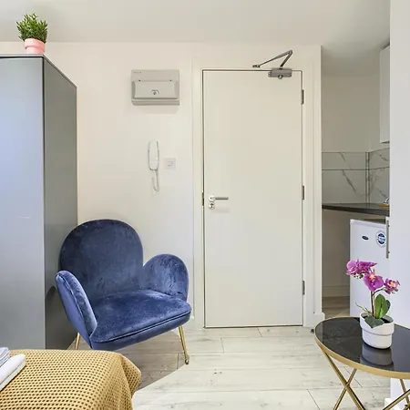 The Finsbury Deluxe Apartments London Room photo