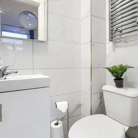 The Finsbury Deluxe Apartments London Room photo