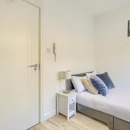The Finsbury Deluxe Apartments London Room photo