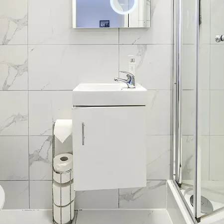The Finsbury Deluxe Apartments London Room photo