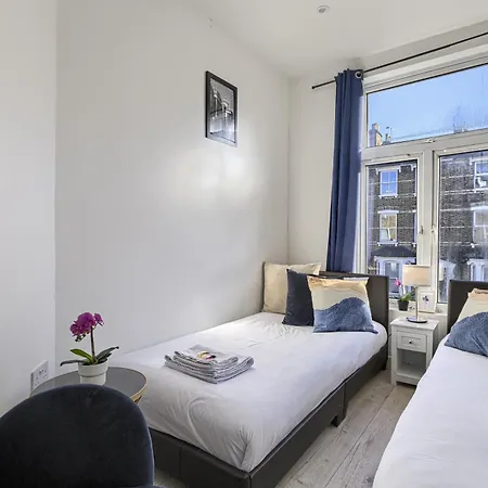 The Finsbury Deluxe Apartments London Room photo